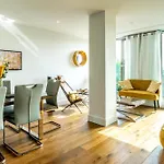 River & Castle At Ryedale House Apartment York