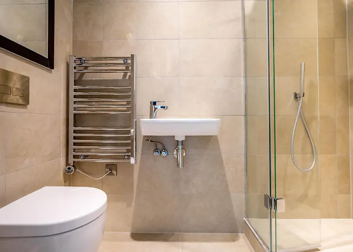 River & Castle At Ryedale House *