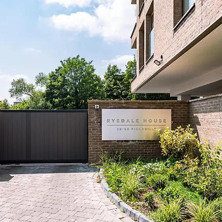 River & Castle At Ryedale House يورك