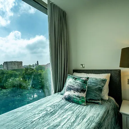 River & Castle At Ryedale House *