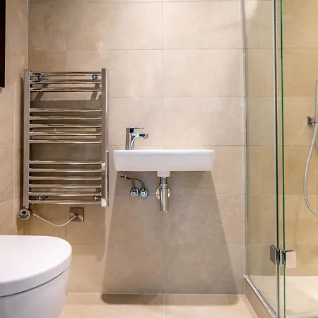 River & Castle At Ryedale House *