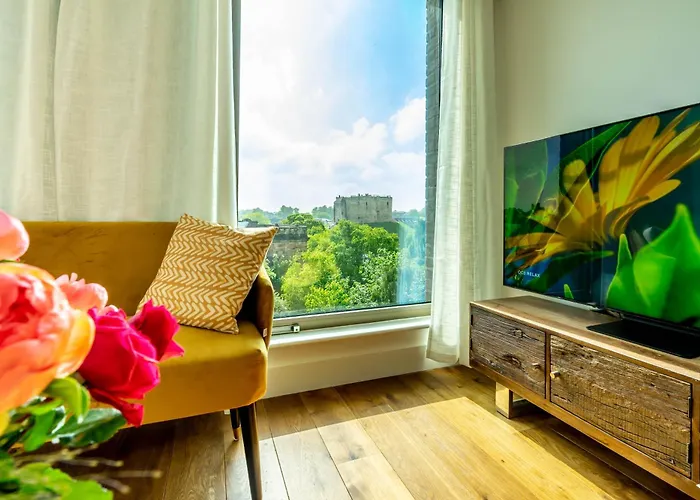 River & Castle At Ryedale House * يورك